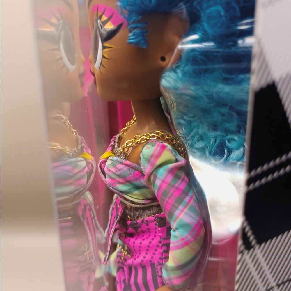 JAMS LOL Surprise OMG Doll - Picture 16 of 16